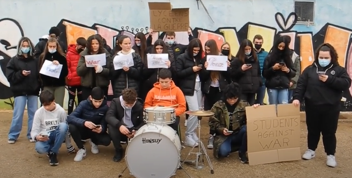 STUDENTS AGAINST WAR image001_1.png